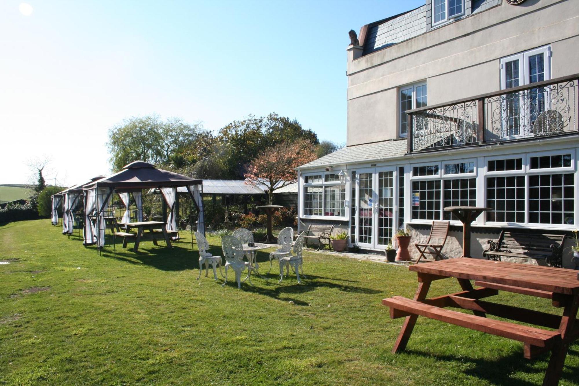 Great Trethew Manor Hotel & Self Catering Lodges 리스커드 외부 사진